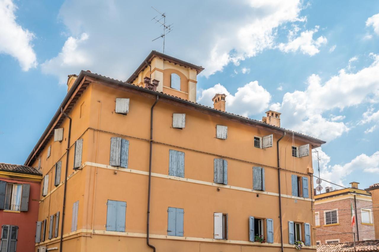 Nella Corte Del Mulino, 1 Passo Dal Centro Con Parcheggio Modena Luaran gambar